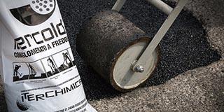 Asfalto frío en bolsas